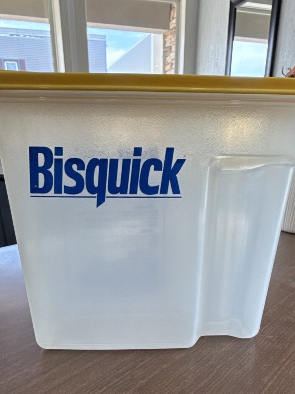 Vintage Rubbermaid Bisquick 13 Cup Plastic Canister Yellow Flip-Top Recipe Lid